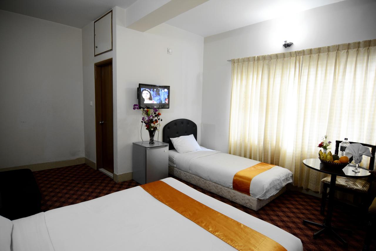 Holiday Xpress Dhaka Exterior photo
